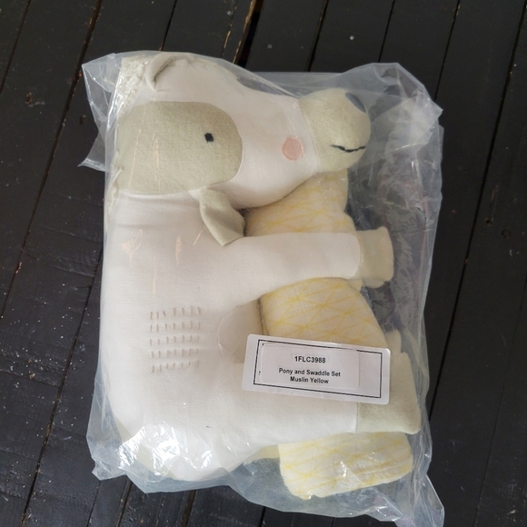 Hallmark Baby Pony and Swaddle Set Muslin Yellow Blanket Baby Gift Gender Neutra - Picture 3 of 5